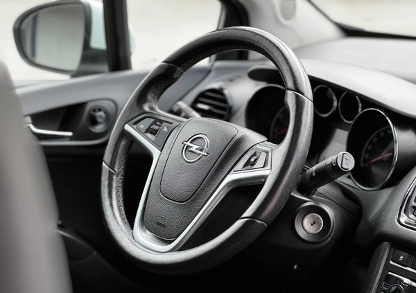 Opel Meriva cena 30900 przebieg: 135000, rok produkcji 2012 z Rzeszów małe 352